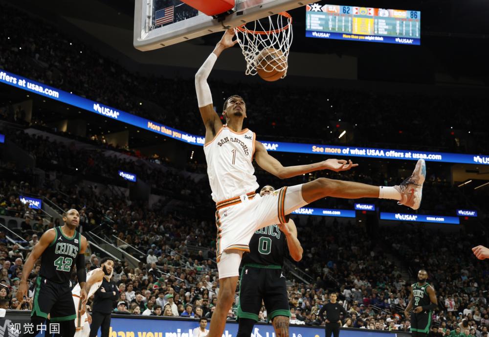 他在左后卫 他在左后卫