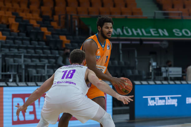 更为严峻的 更为严峻的